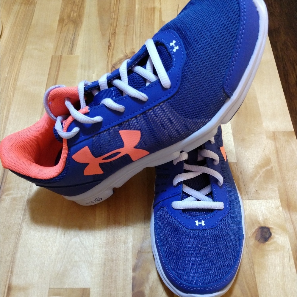 Nib girls purple Under armour speed swift shoes